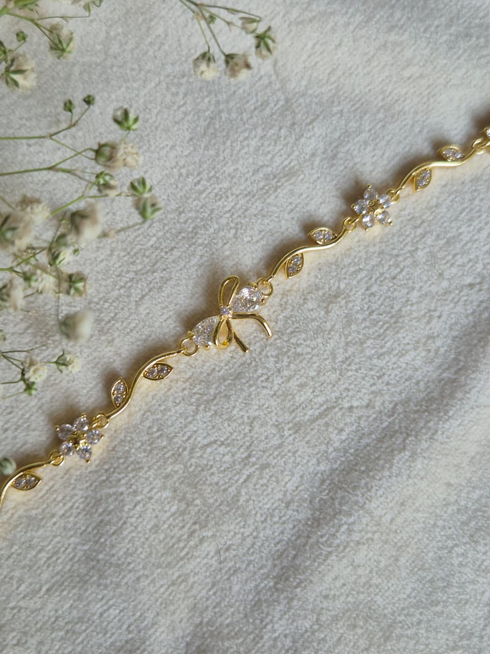 White Bow Bracelet (Small Size)