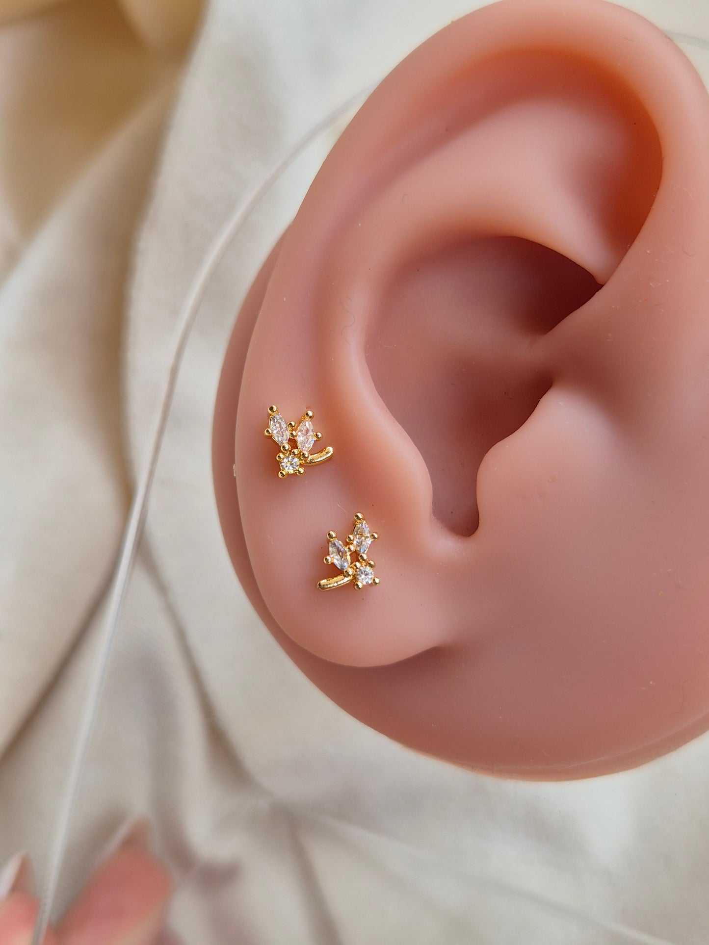 3 Leaf Studs