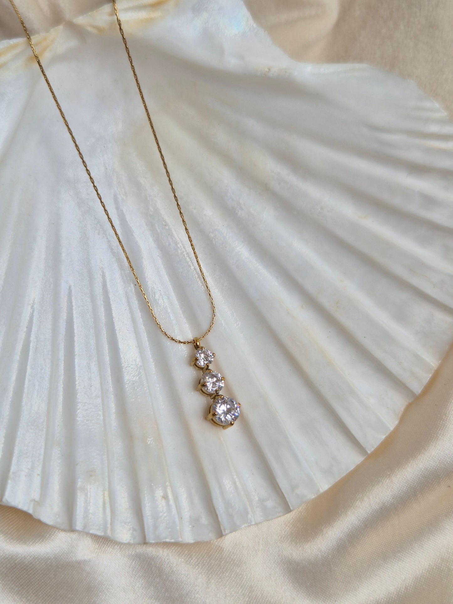 3 stone Necklace