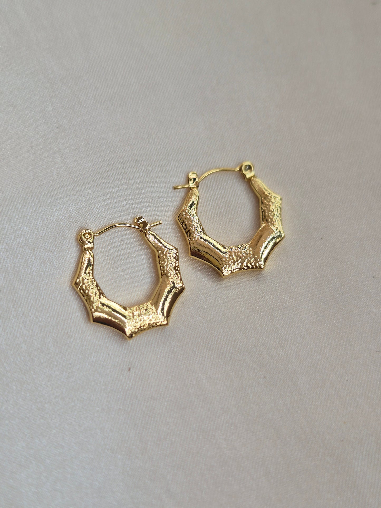 Mae Hoops