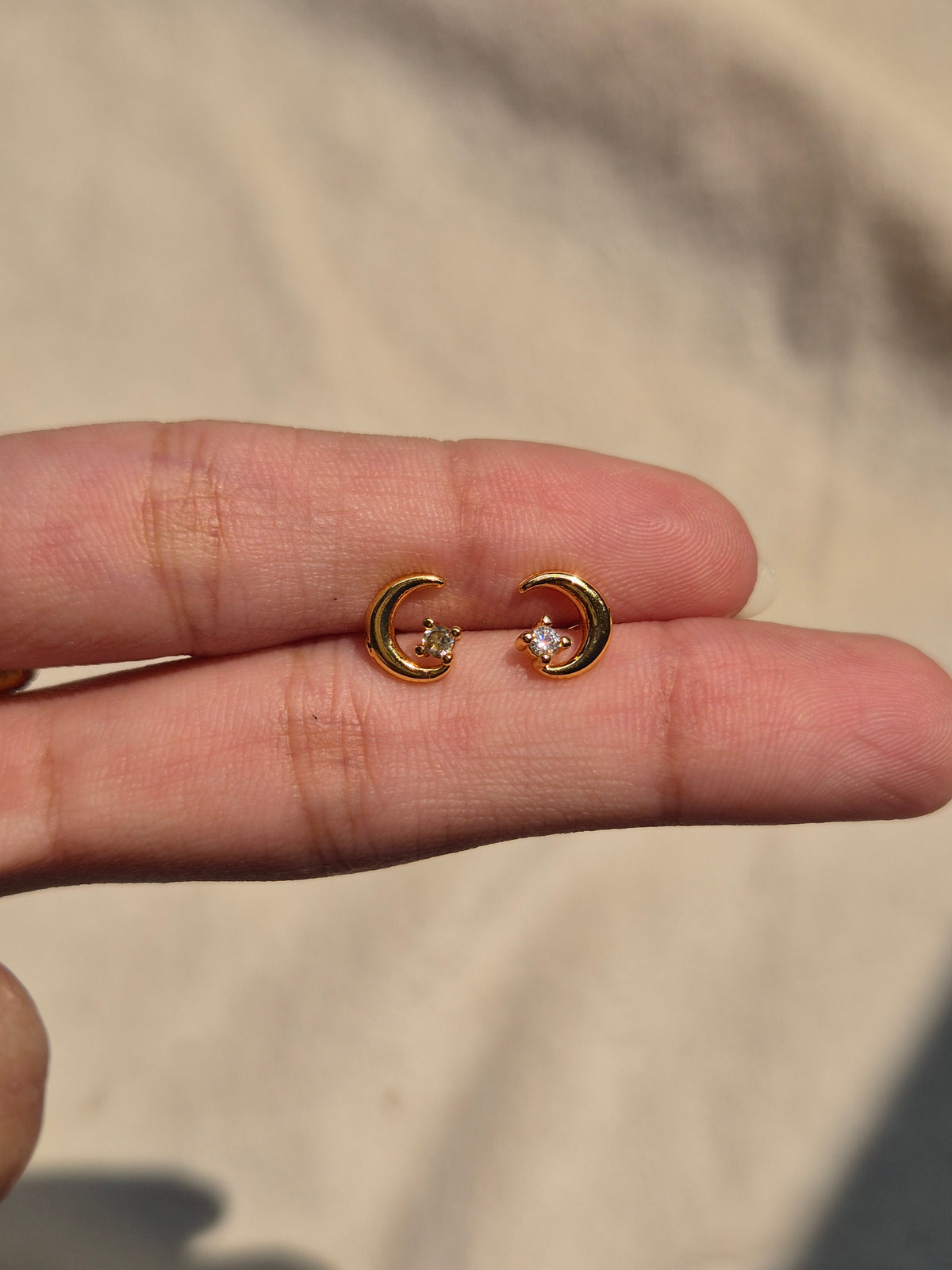 1 stone moon studs