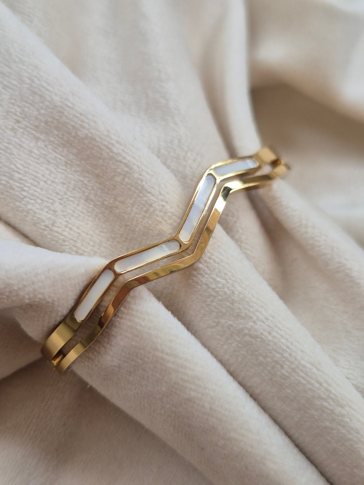 White Wave Kada
