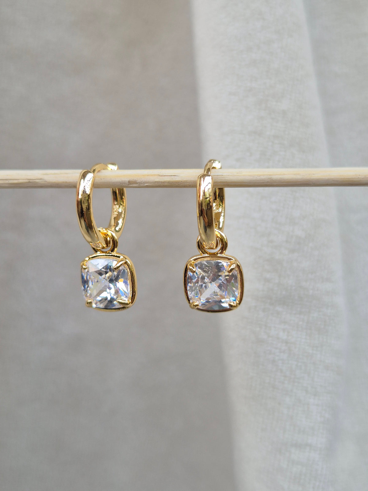Sq. Dangling Hoops