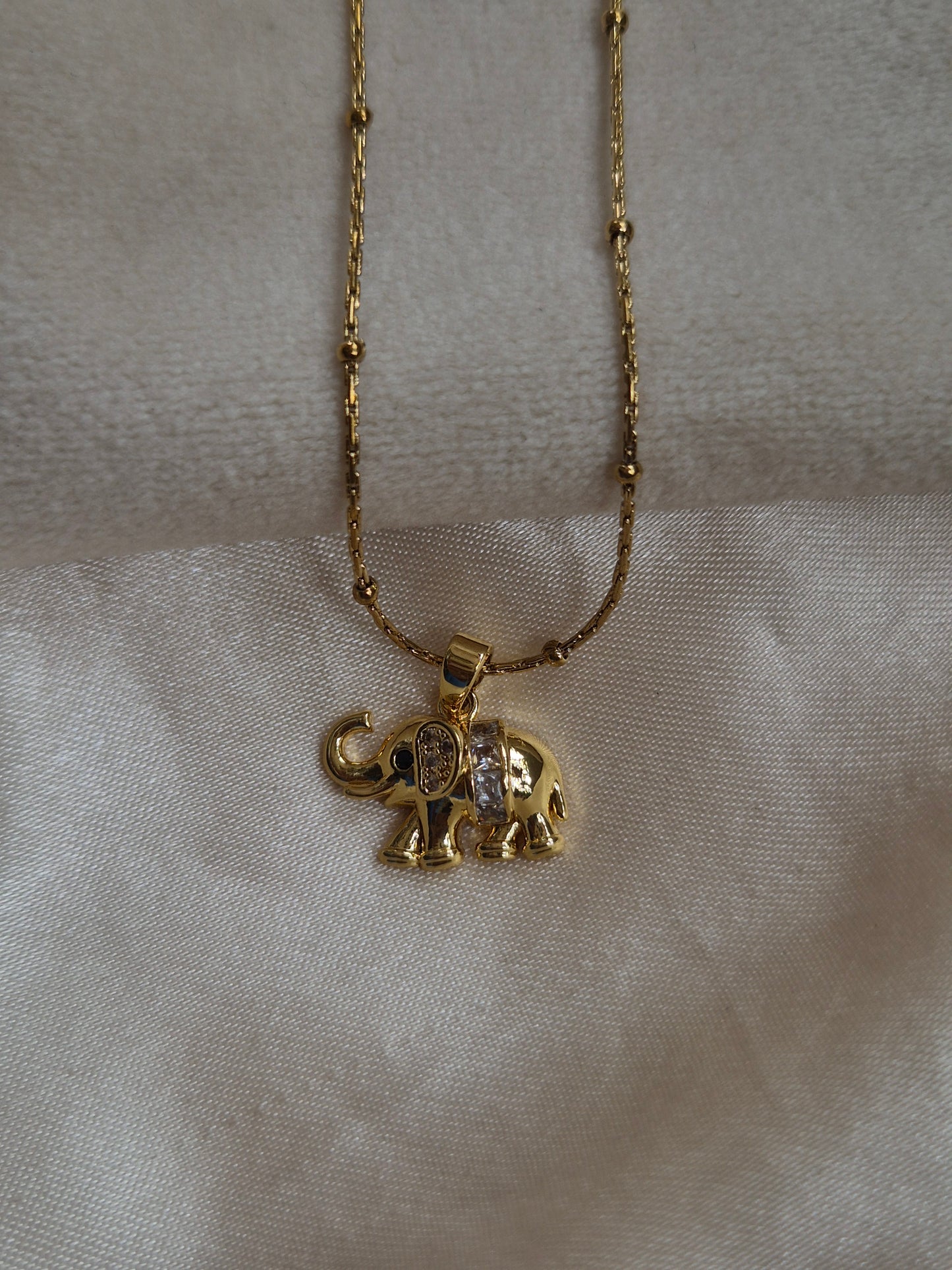 Elephants Necklace