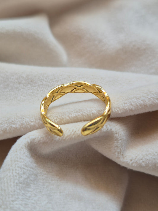 Thin Cross Ring (Adjustable)