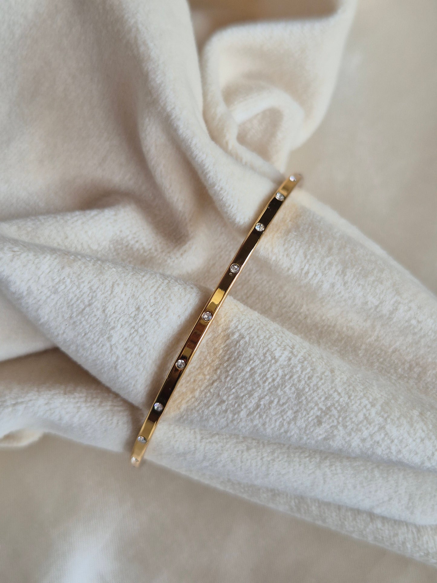 Thin Stud Bangle (Normal Size)